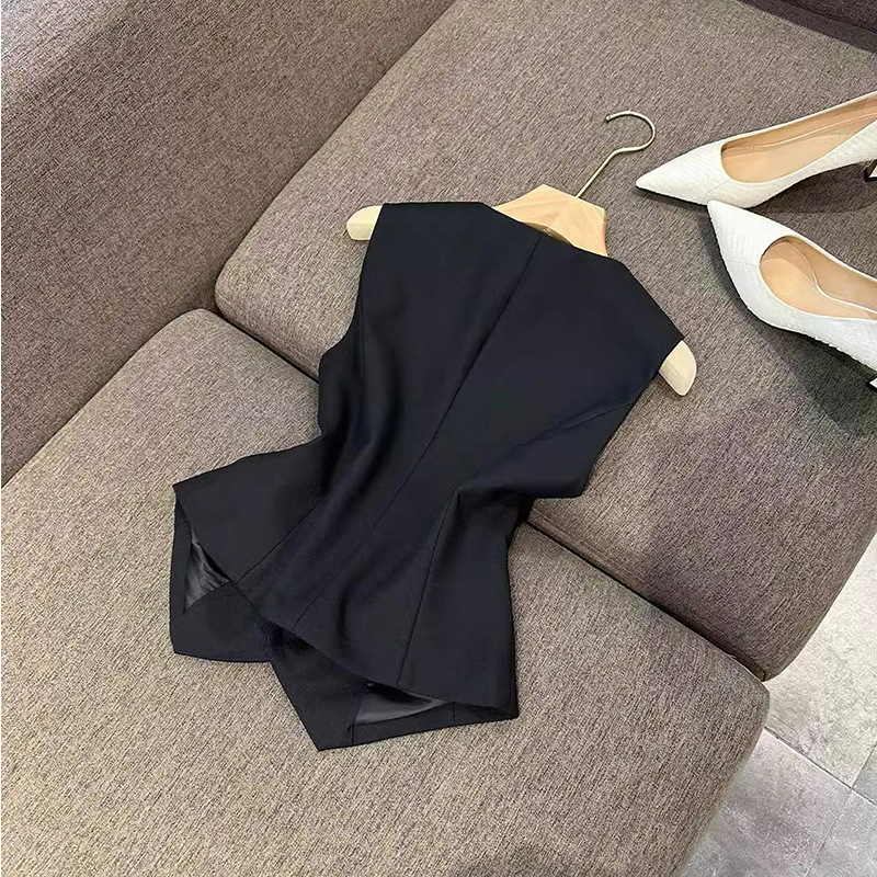 Completo pantalone donna con gilet in lana e seta scollo a v_voghion.com