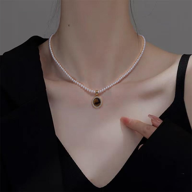 Luxury Pearl Choker Necklace With Magnetic Clasp For Women_voghion.com