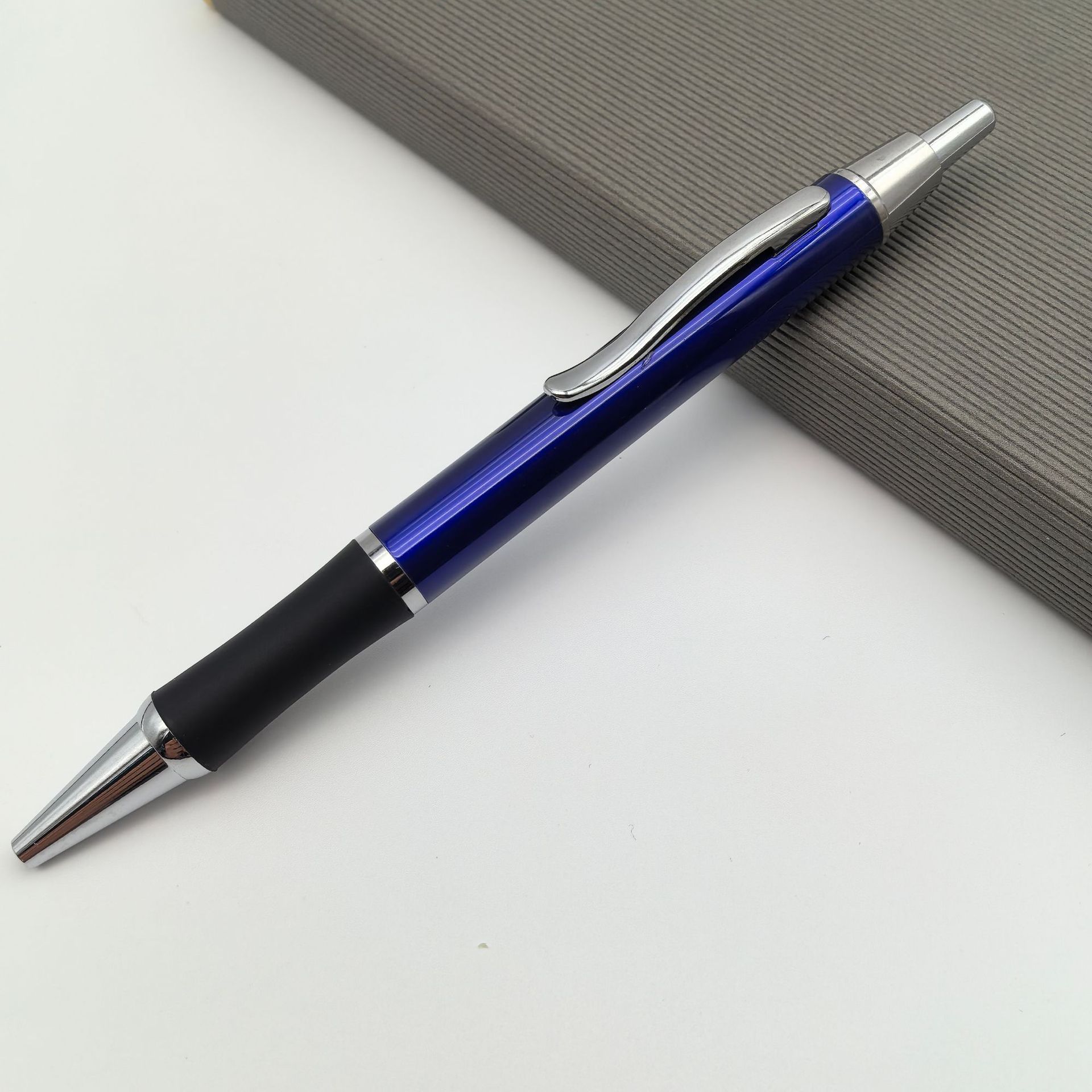 Metal personalizado pulsador antideslizante silicona cubierta bolígrafo bolígrafo de regalo de negocios bolígrafo de firma bolígrafo de conferencia