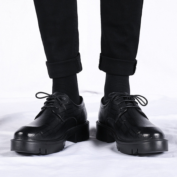 Men's shoes with hidden heel