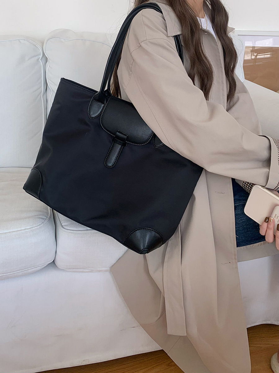 Vintage Style Style Square Shape Large Size Women's Large Nylon Solid Color Vintage Style Square Zipper Shoulder Bag