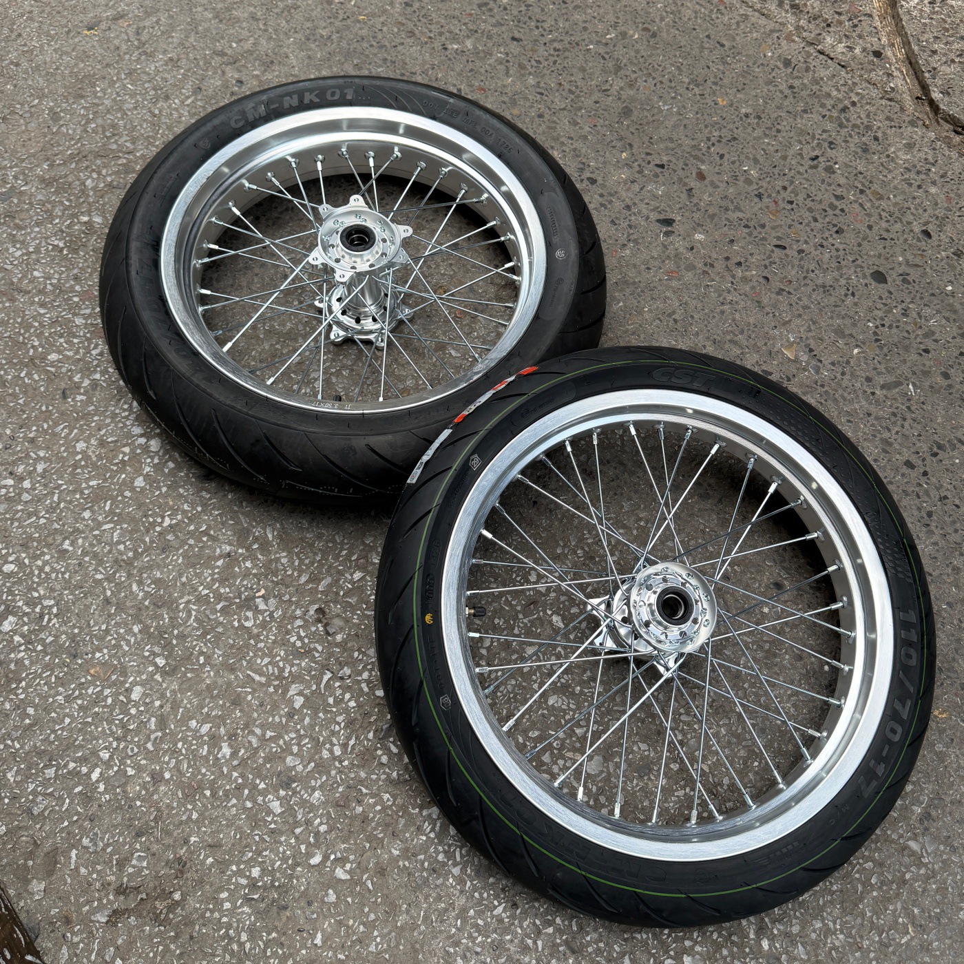 Suitable for Qiu Long Ji Feng modified front 110/70-17 and rear 140/70-17 widened semi-hot-melt NK01 slick tire rims