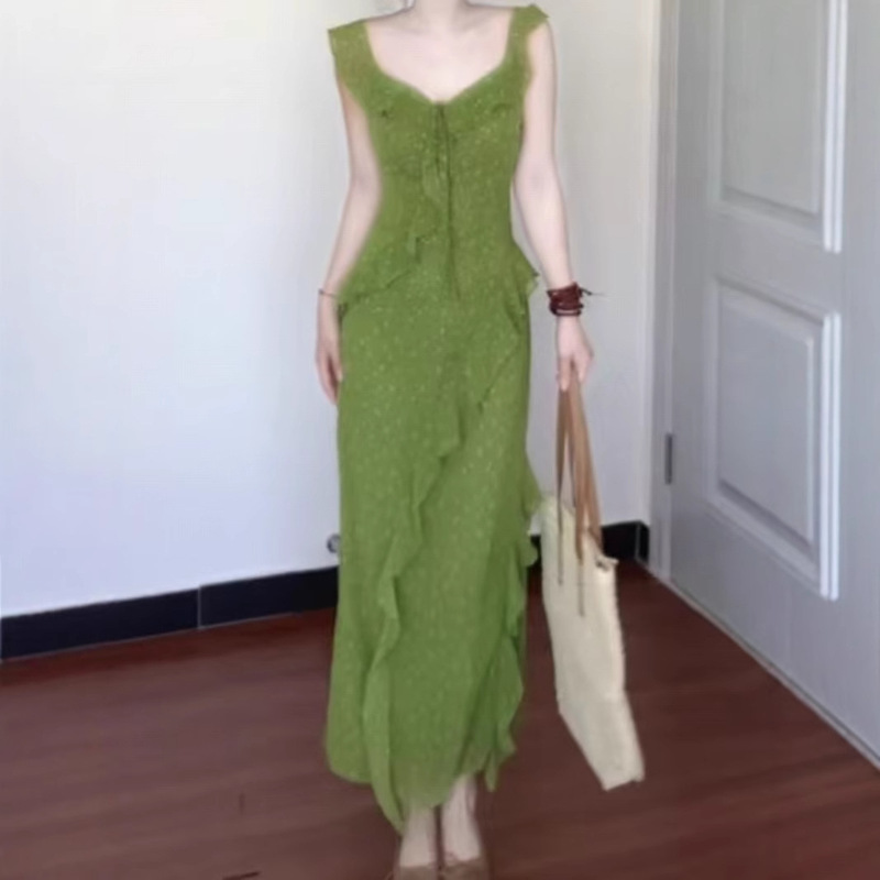 French Retro Green Floral Dress for Women, Summer 2026 New Popular Style, Seaside Vacation, Elegant Waist-Cinching Long Dress