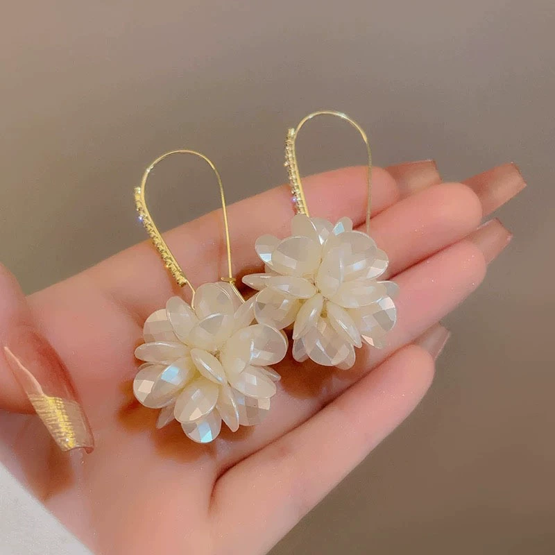 Изысканные ретро серьги из жемчуга, стиль Chanel, цветочные, французский ретро стиль, стиль легкой роскоши, западный стиль, стиль высокого качества, интернет-знаменитость