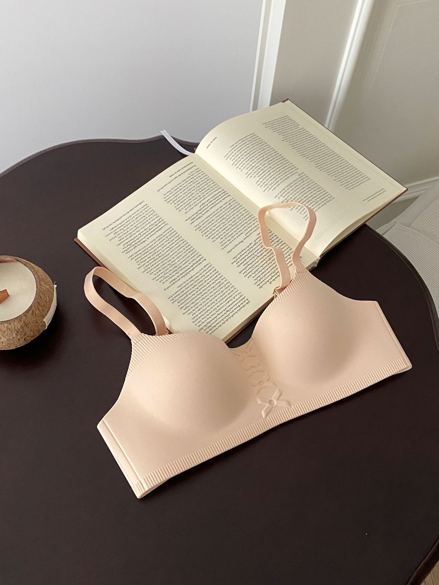 Venta directa de fábrica Comercio electrónico transfronterizo Sudeste de Asia Vietnam Tailandia Ropa interior de mujer sin costuras Sujetador de una copa desnudo