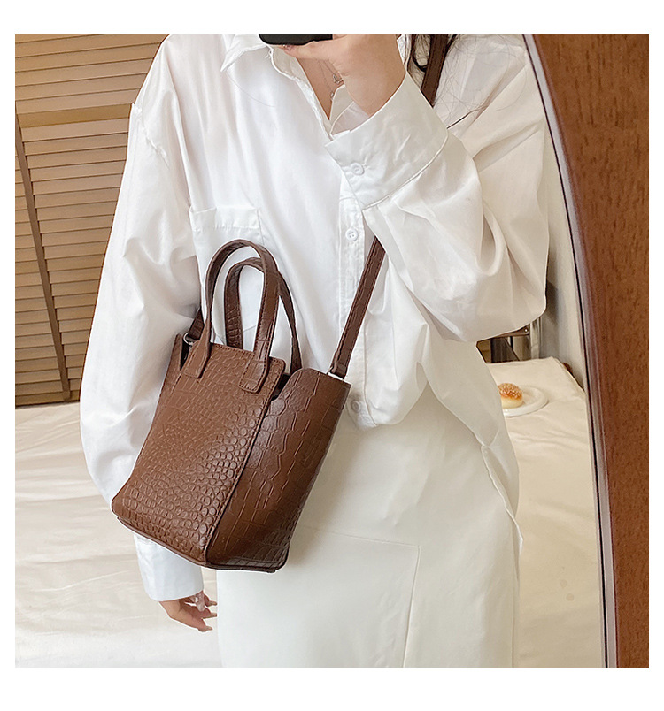 Fashion Small Bag Female New Fashion Messenger Bag Wholesale display picture 5