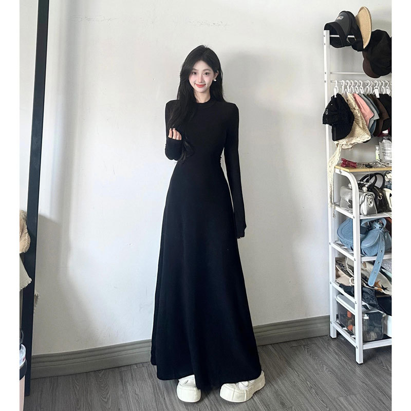 赫本风黑色长袖连衣裙子女早秋新款法式优雅气质收腰修身长裙