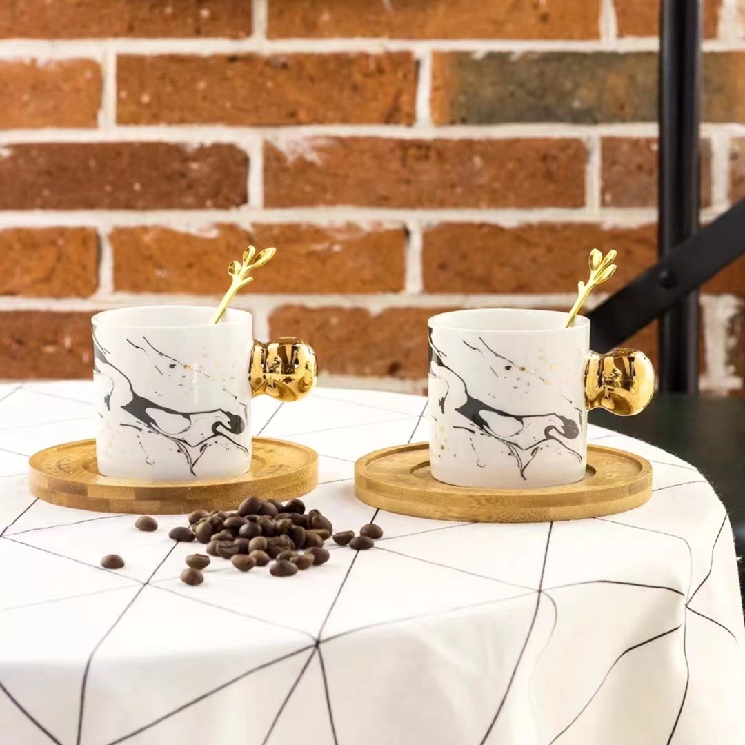 Personalidad creativa marbling regalo Taza de cerámica y platillo taza de oro mango de cerámica nórdica taza de té de la tarde