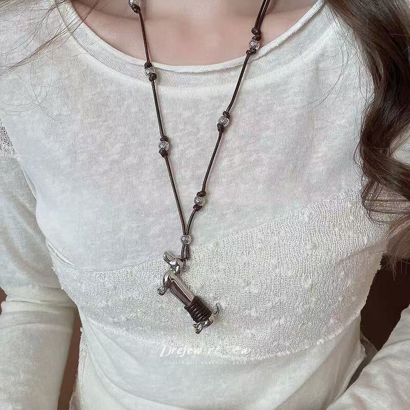 潮酷辣妹设计银色腊肠小狗爱心项链女小众蜡绳狗吊坠颈链毛衣链|undefined