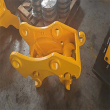 三一75挖掘机手动式挖斗快换接头旋转筛转换属具20吨快速连接器