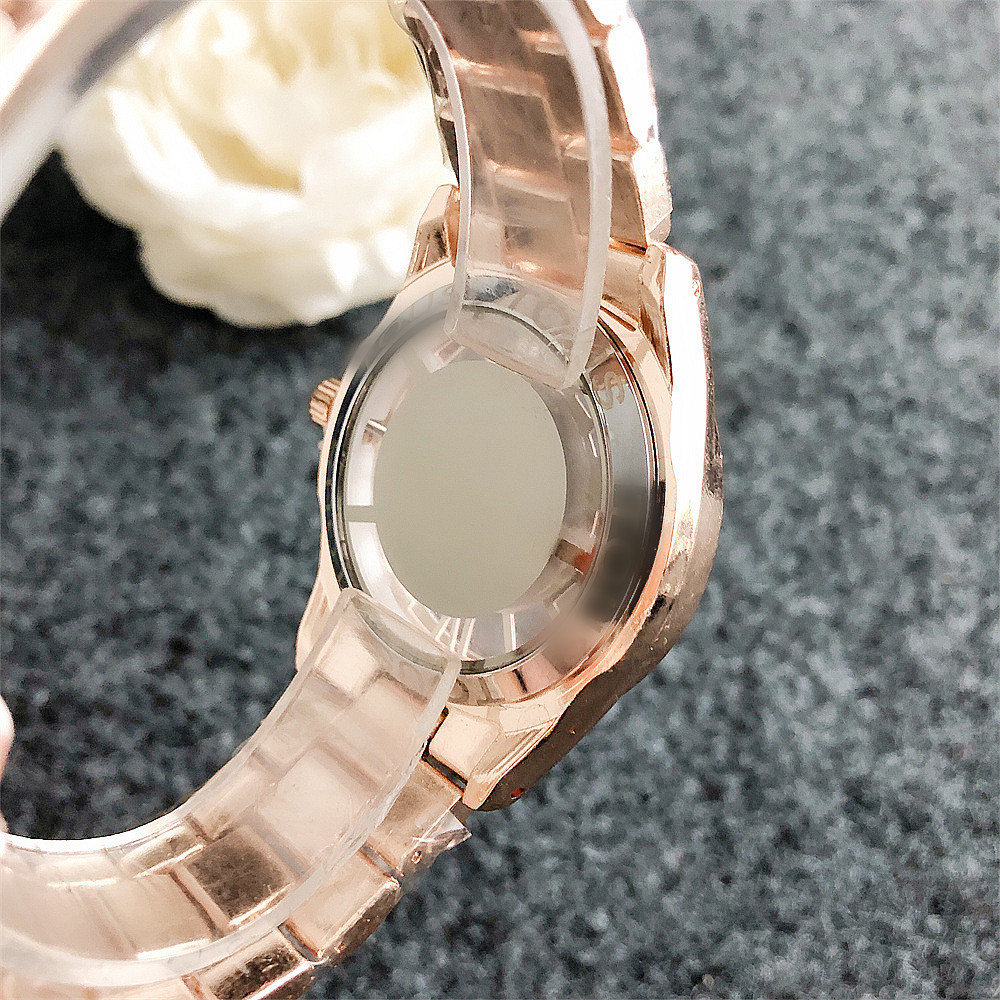 Women's Quartz Watch With Bear Dial And Diamond Details For Ladies_voghion.com