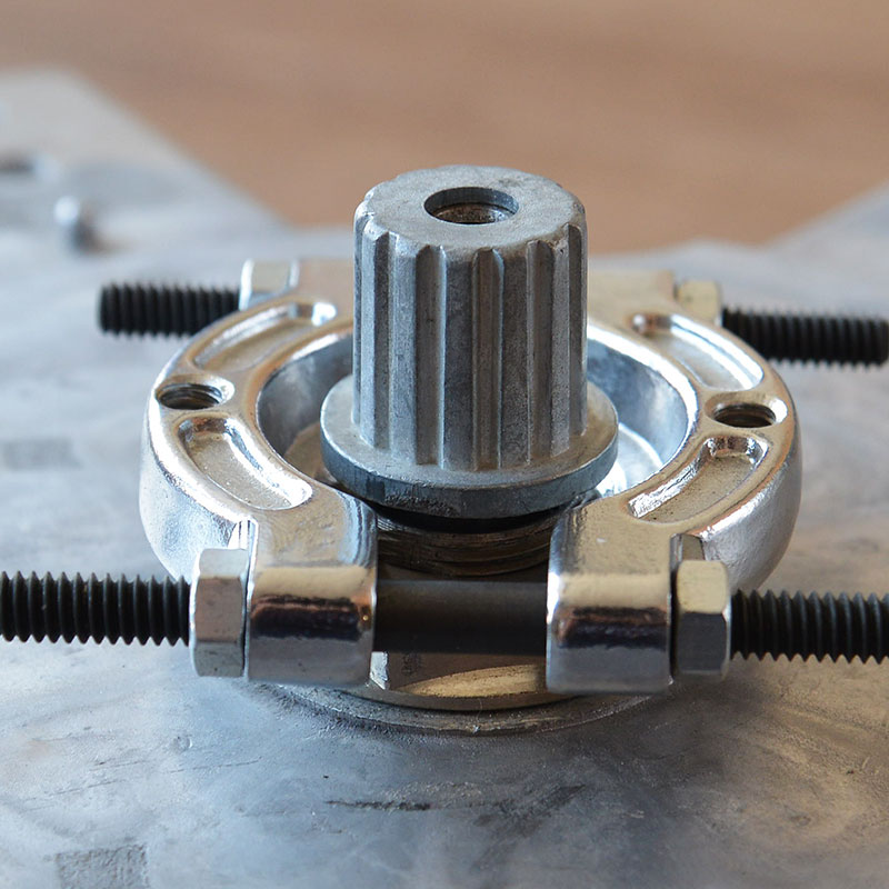 全自动洗衣机波轮芯拉马拆卸离合器花键齿轮配件生锈螺母破拆