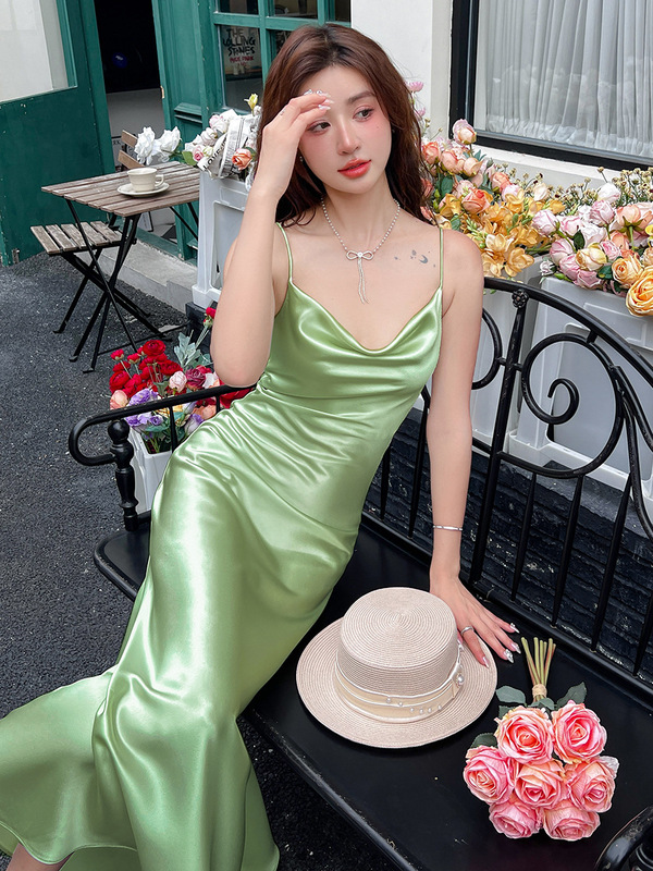 真丝多巴胺吊带连衣裙女夏内搭中长款缎面醋酸设计感修身长裙|undefined