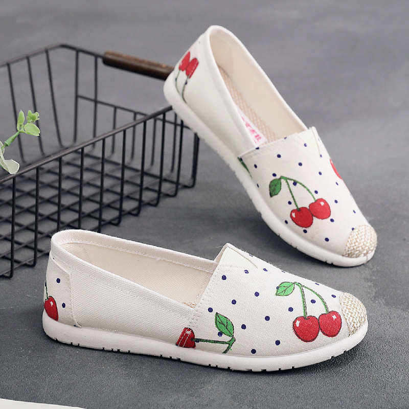 Primavera y verano nuevos zapatos de mujer zapatos de tela viejos de Beijing zapatos individuales zapatos de lona de celebridades de Internet casuales de mediana edad y ancianos zapatos de pescador de suela suave antideslizante