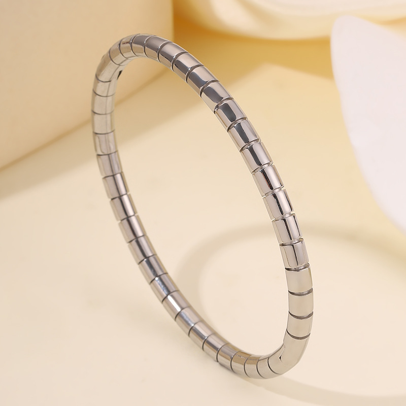 Pulsera de acero titanio, brazalete abierto de cadena de serpiente redonda que no se desvanece, pulsera para mujer, artículo de moda transfronterizo, pulsera de acero inoxidable de lujo ligero.