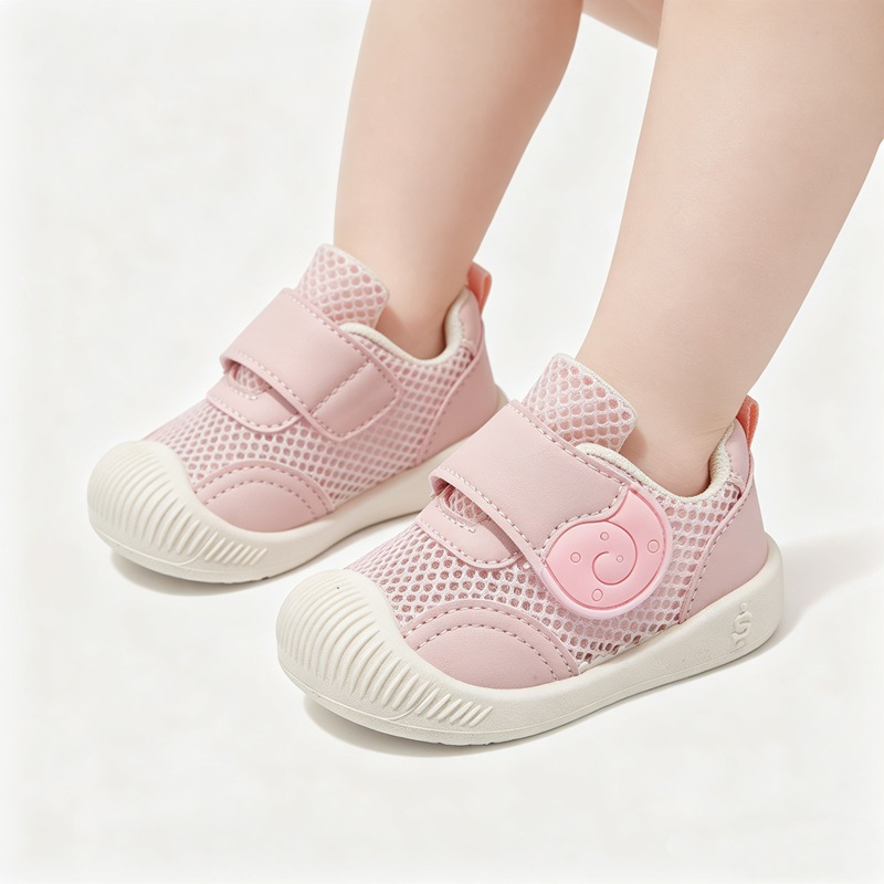 Zapatos infantiles para bebés de niñas 2026 verano nuevos zapatos casuales transpirables de malla para niños zapatos deportivos de moda para niños