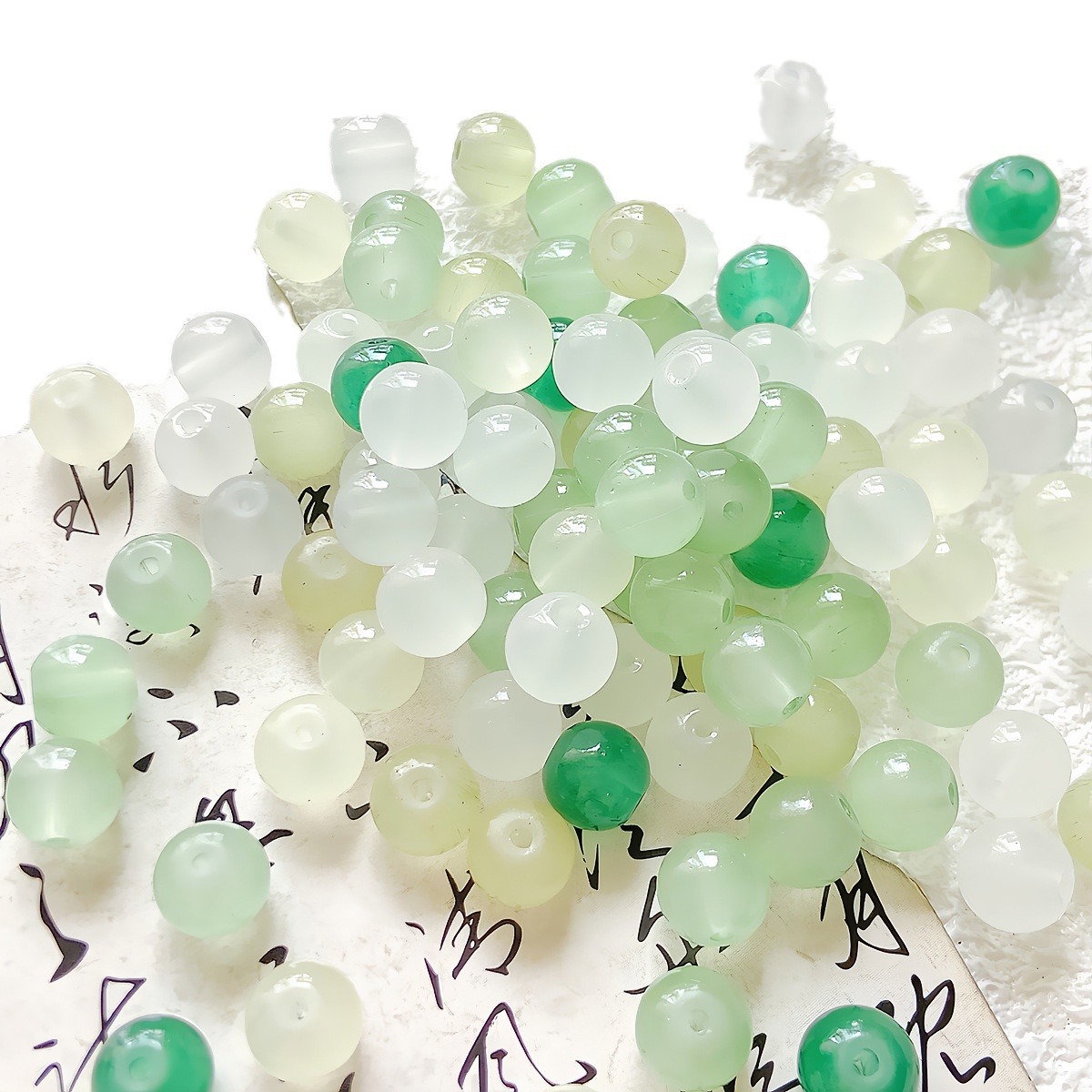 [Vino hervido de ciruela verde] imitación de vidrio de jade, cuentas dispersas, cuentas diy hechas a mano, collar de pulsera, accesorios de cadena de teléfono móvil