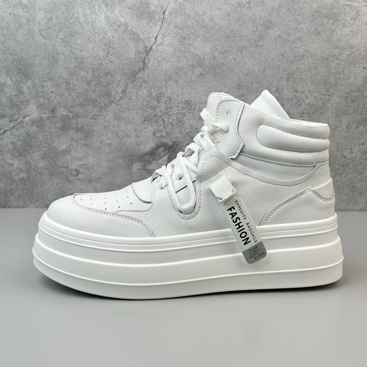 Высокий белый