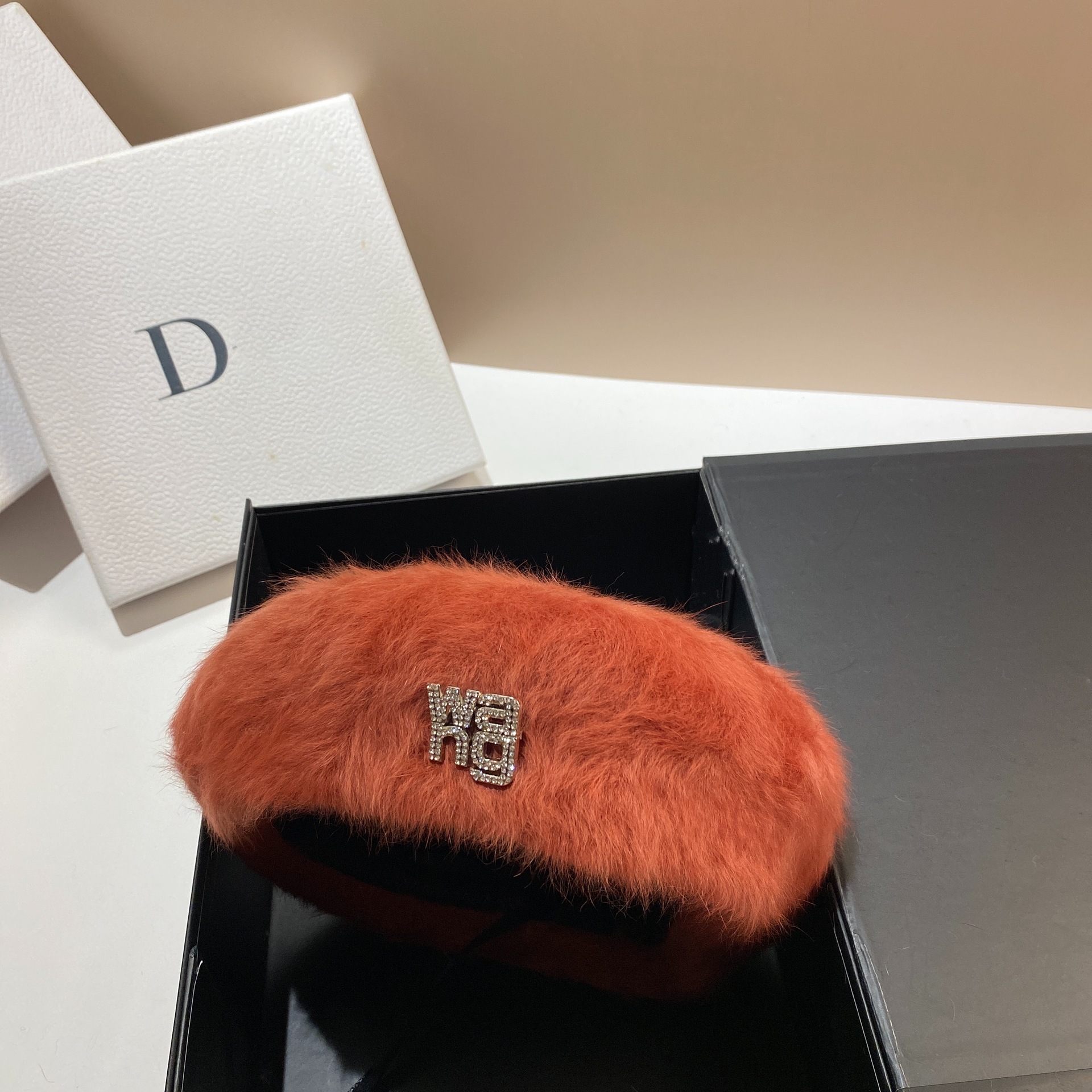 Rabbit hair beret women's Korean version autumn and winter plush diamond inlaid king octagonal fashion socialite style_voghion.com