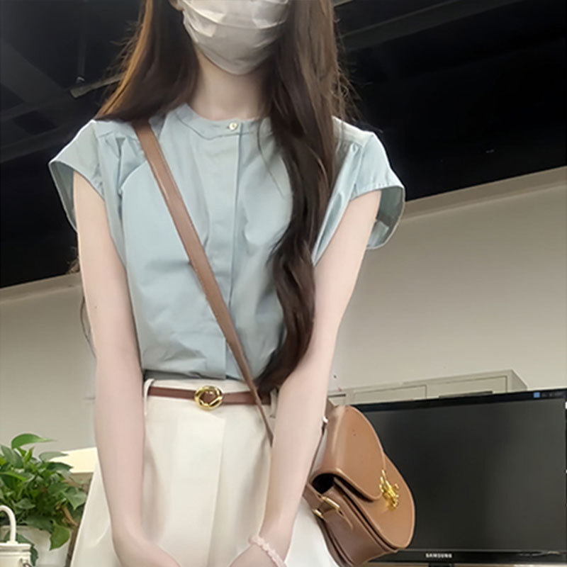 フランスの夏の美しいデザイン感シャツにはカジュアルな雰囲気があります。|undefined