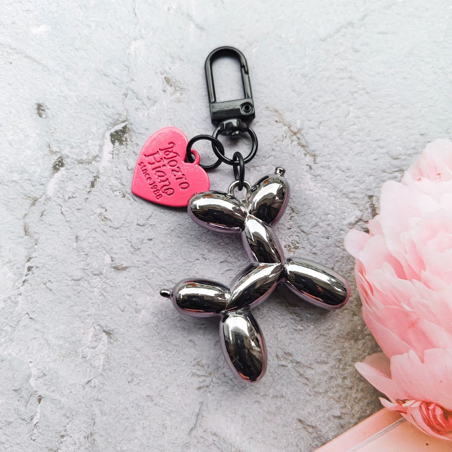 Inswind pequeño libro rojo amor globo perro llavero colgante pareja bolsos DIY colgante joyas de dibujos animados acrílicos