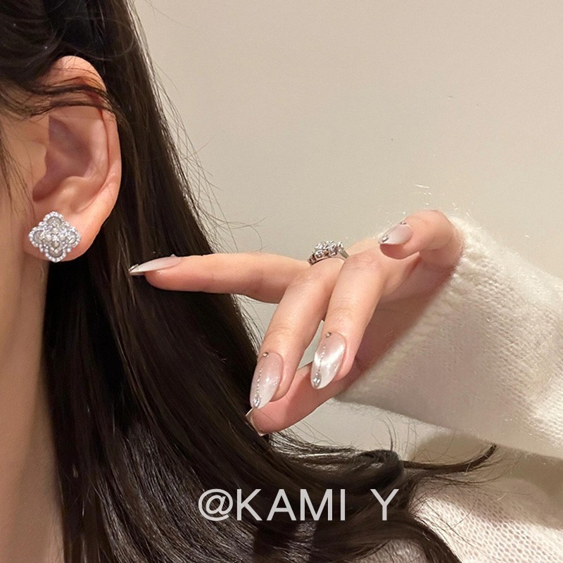 Anello elegante con fiore in madreperla per donna stile francese_voghion.com