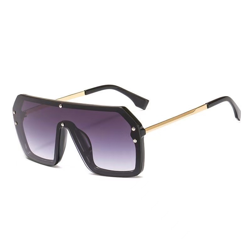 trend capacious sunglasses with letters