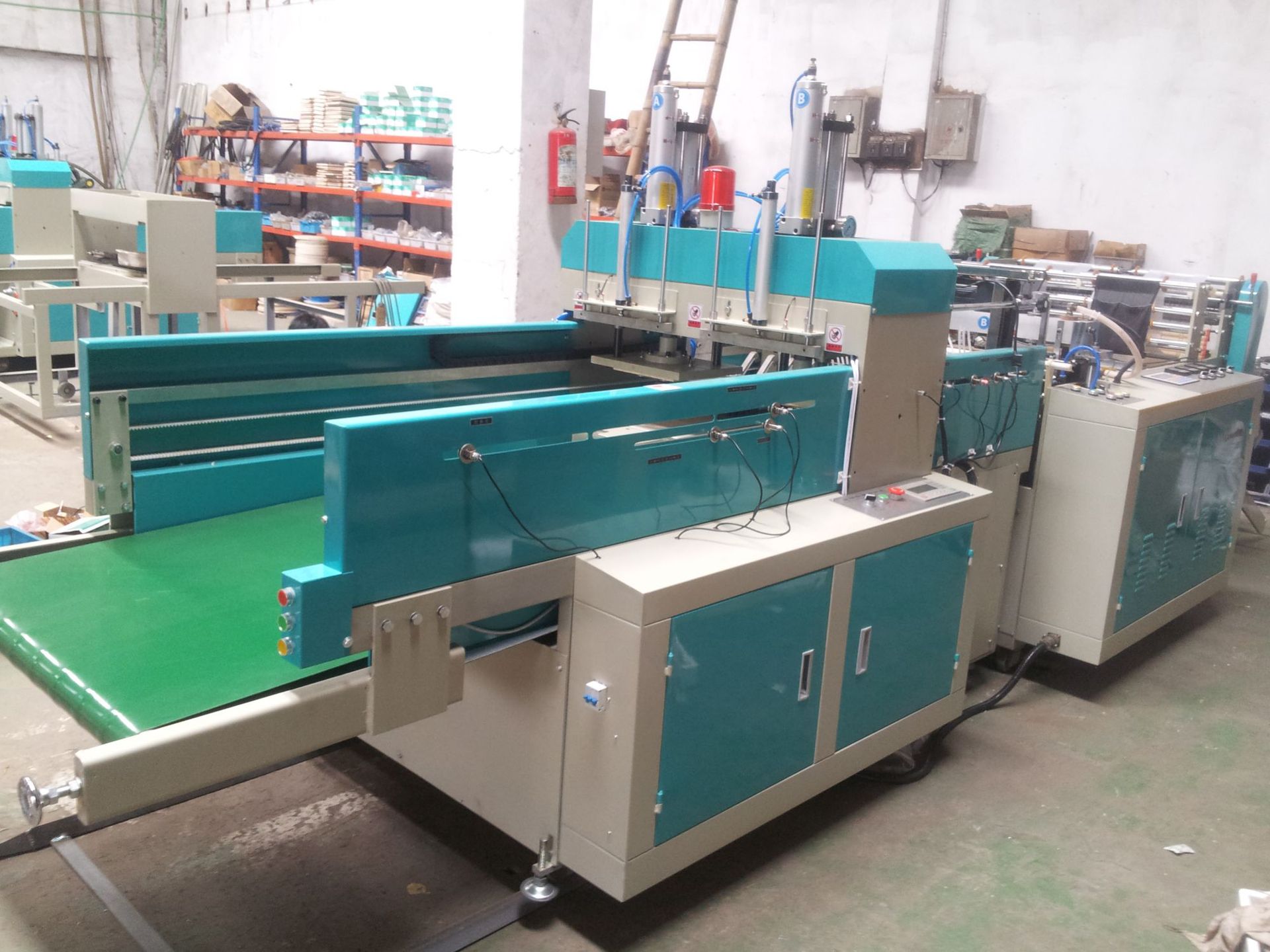 电脑全自动热封热切制袋机-单道背心袋制袋机