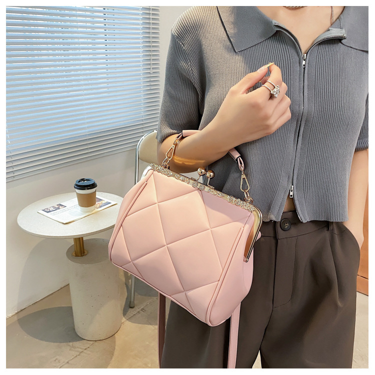 New Fashion Rhombus Embossed One-shoulder Diagonal Clip Bag Wholesale Nihaojewelry display picture 36