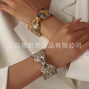 Cross-border European and American personality shiny leopard bow resin bracelet fashion exaggerated color bracelet female factory direct sales