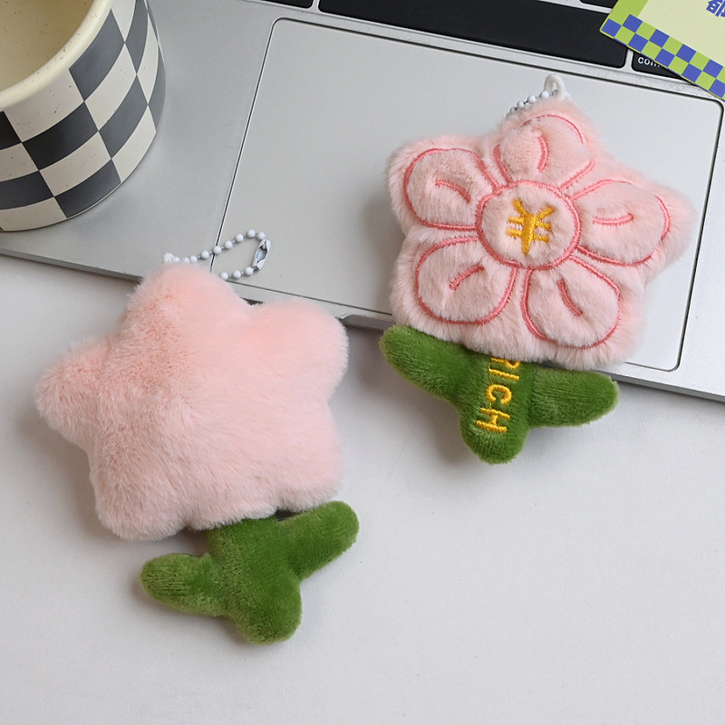 ネットの赤い漫画のぬいぐるみの金持ちの花のペンダントのかわいい人形は桃の花の公の子の包みのペンダントを招きます。|undefined