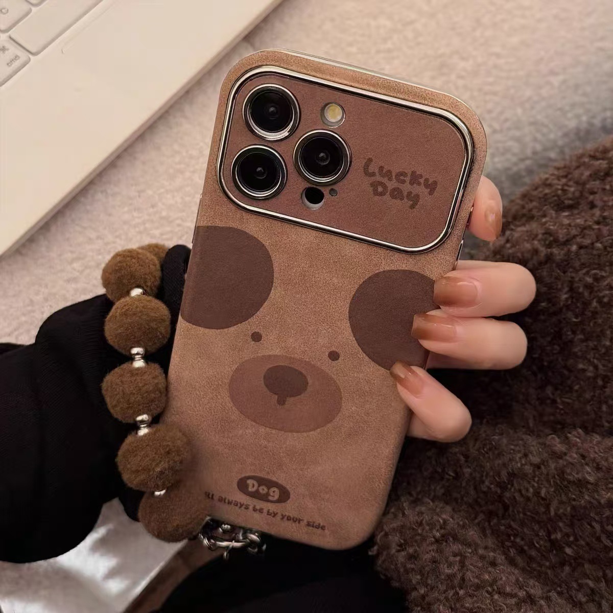 Simple nuevo Maillard para iPhone15promax pareja Apple 16pro/14 pulsera de bola de pelo 13