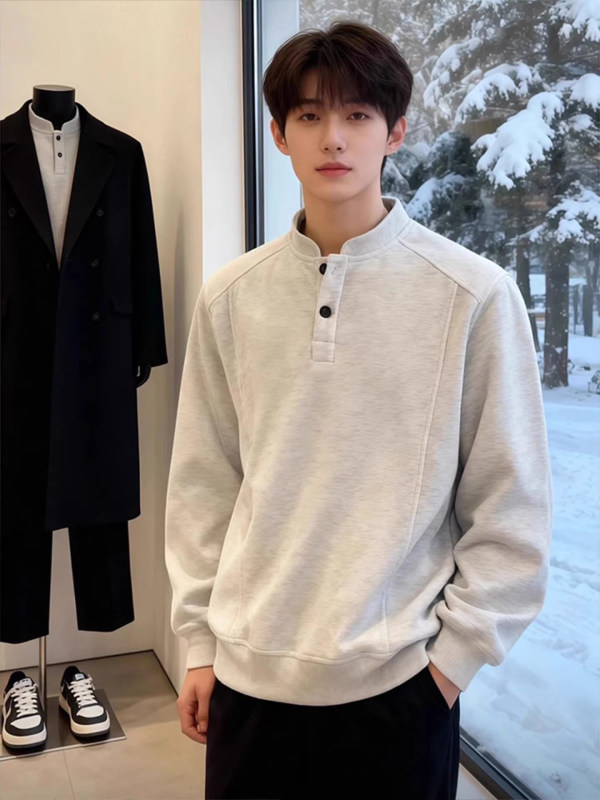 New American-Style Gray Long-Sleeve T-Shirt for Men, 2025 Autumn and Winter Henley Collar Sweatshirt, Trendy High-End Top New American-Style Gray Long-Sleeve T-Shirt for Men, 2025 Autumn and Winter Henley Collar Sweatshirt, Trendy High-End Top