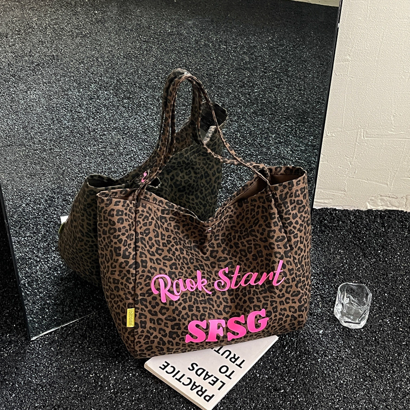 Cross-border vintage leopard print letter print tote bag, large capacity handbag, casual style commuter shopping bag