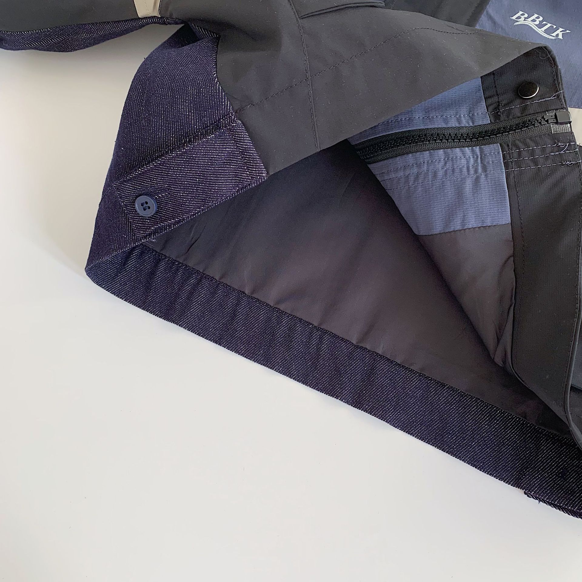 Mai Bao chaqueta infantil 2025 primavera nuevo estilo para niños y niñas con sombreros de color extranjero vestidos con ropa infantil universal para niños