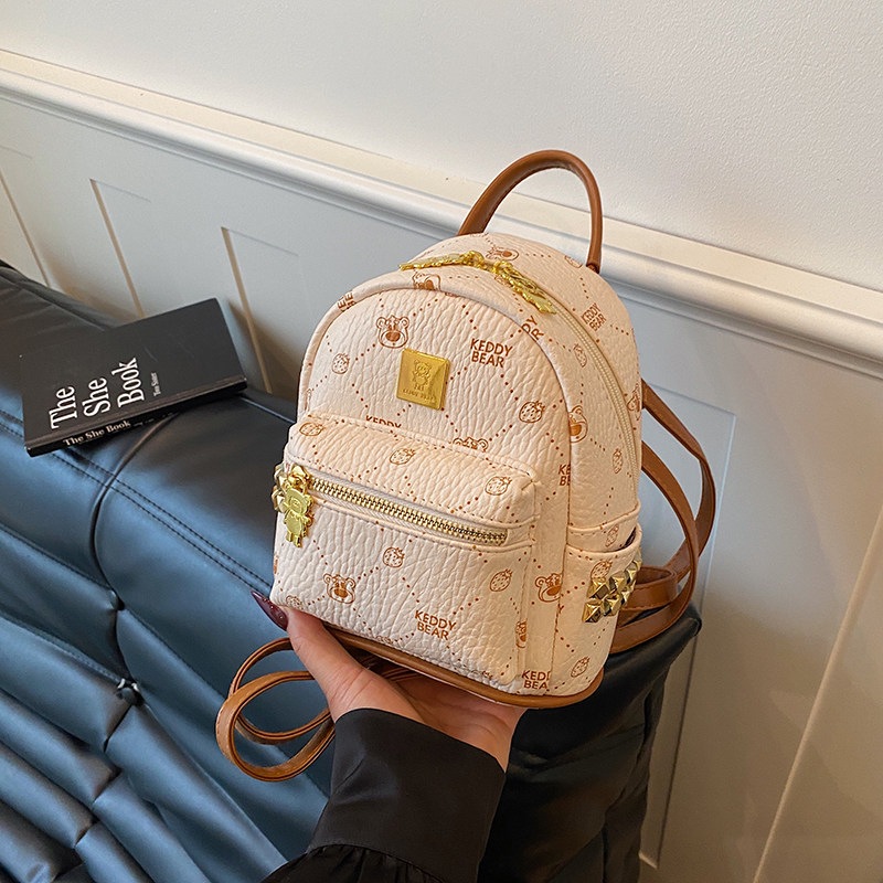 Mochila de moda de mujer verano 2026 popular nicho de hombro único bolso de temperamento versátil nuevo bolso de viaje casual simple