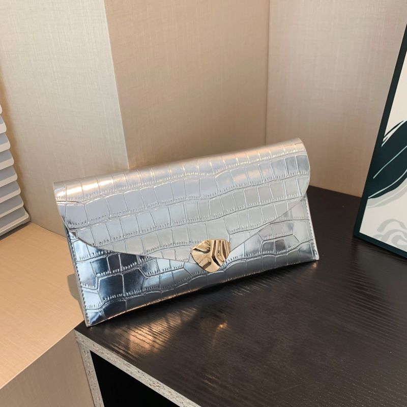 Diseño de nicho bolso de alta calidad para mujeres 2024 bolso de mano con patrón de cocodrilo de moda bolso de sobres de mujer bungee