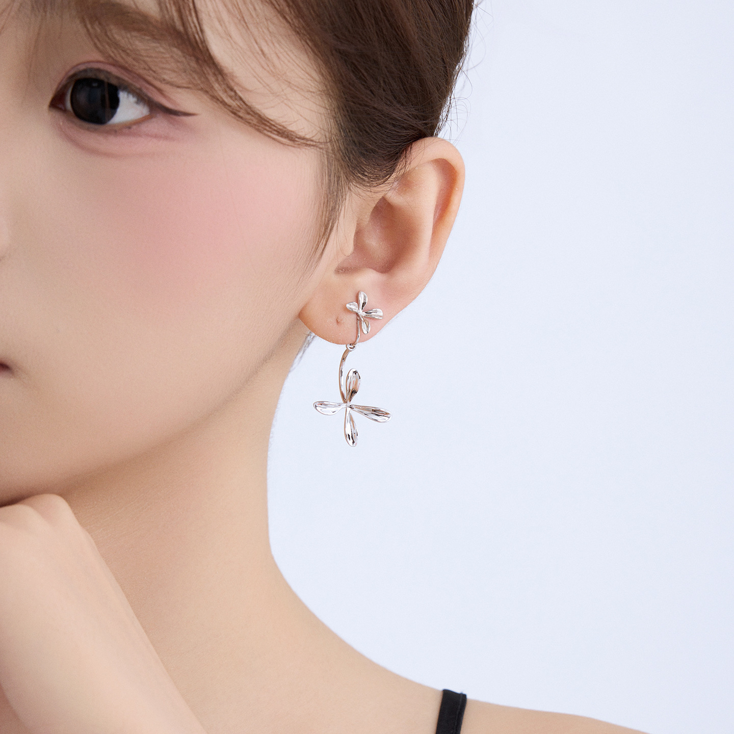Xuping temperamento de moda japonés y coreano flores auriculares aleación de cobre chapado blanco lujoso ligero nicho frío auriculares al por mayor