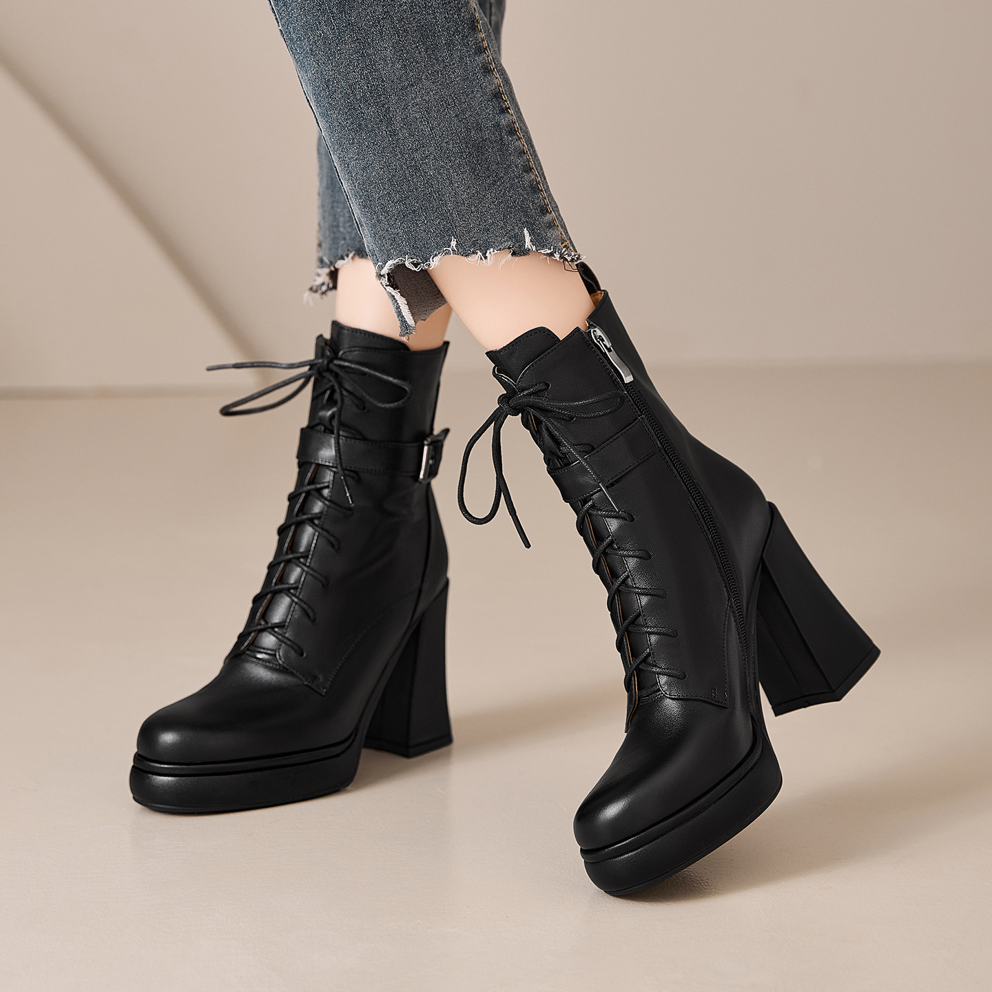 Giày boot nữ da thật cổ ngắn dây buộc gót vuông 10 cm đế dày mùa thu đông — màu đen, Màu trắng nhạt