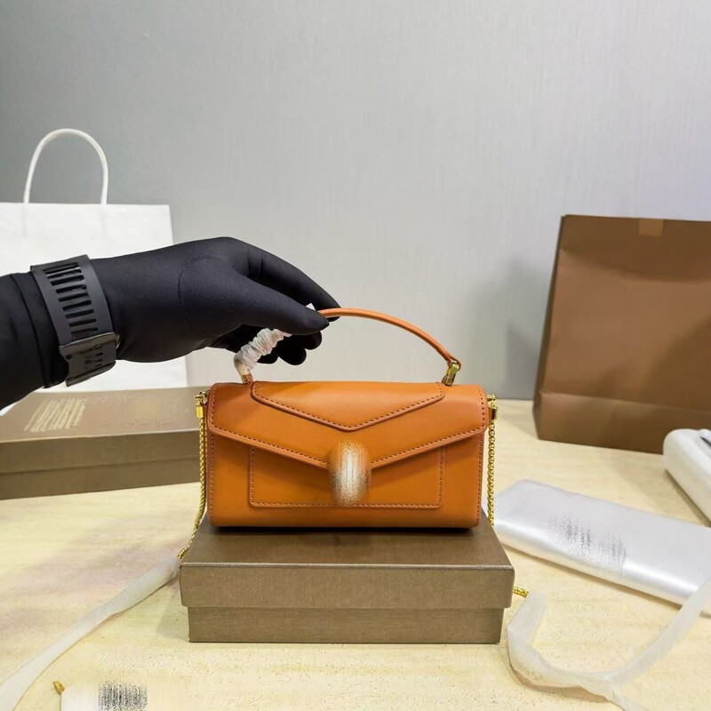 Serpenti Forever leather handle shoulder handbag for women, in stock, seeking agents for cross-border wholesale Serpenti Forever leather handle shoulder handbag for women, in stock, seeking agents for cross-border wholesale