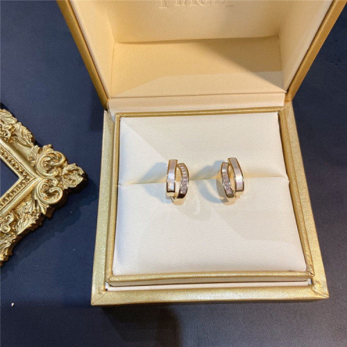 HI luck same style spliced ​​shell zircon earrings S925 silver ladylike temperament small fresh and exquisite earrings