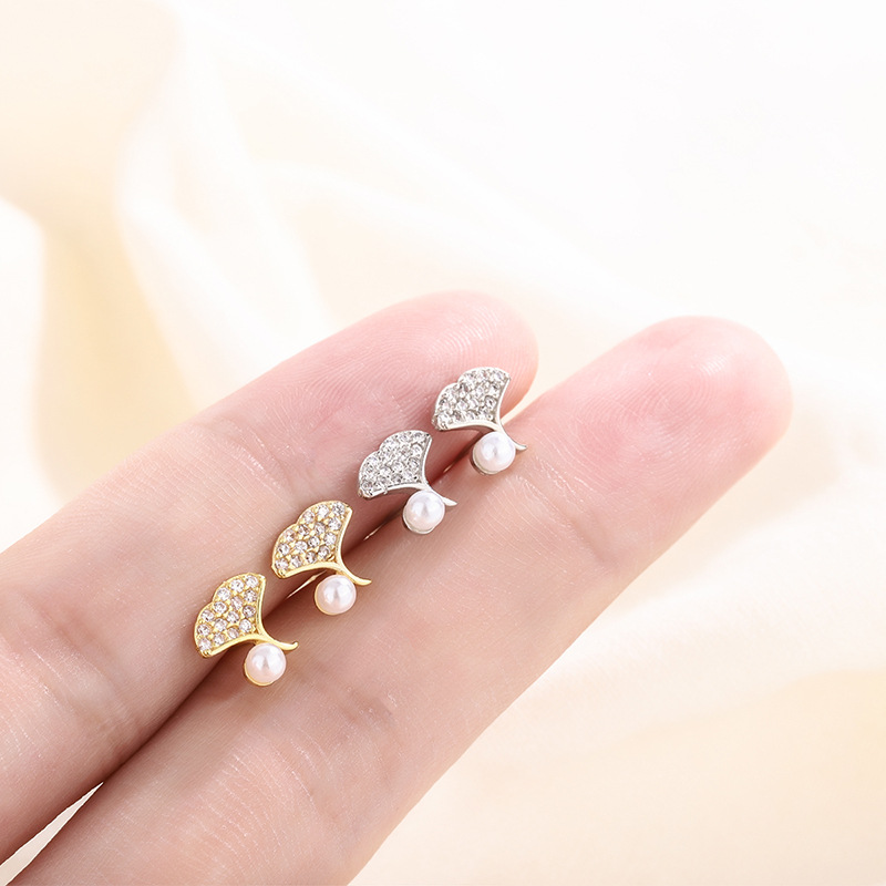 廠家直銷2021新款潮珍珠銀杏葉耳釘女高級感學生耳飾短髮禮物飾品