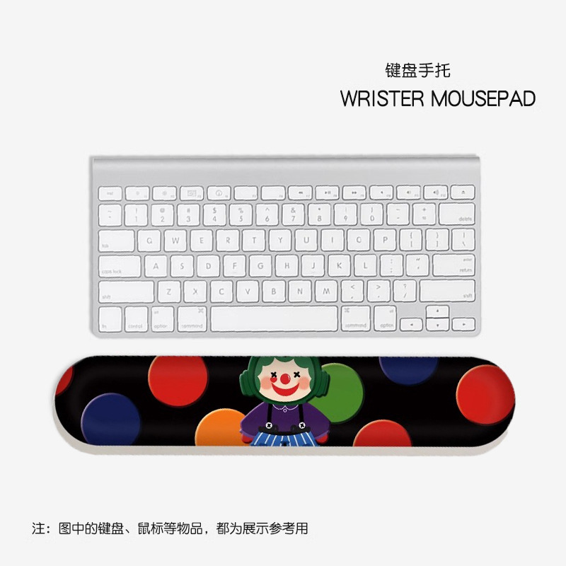 헤드폰을 착용한 광대 [키보드 받침대]