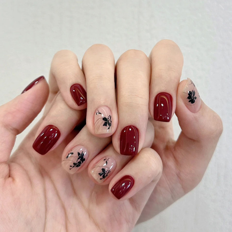 The new square armour is suitable for autumn and winter falling flowers intentional high-grade light luxury atmosphere 24 pieces of wearable nail patch
