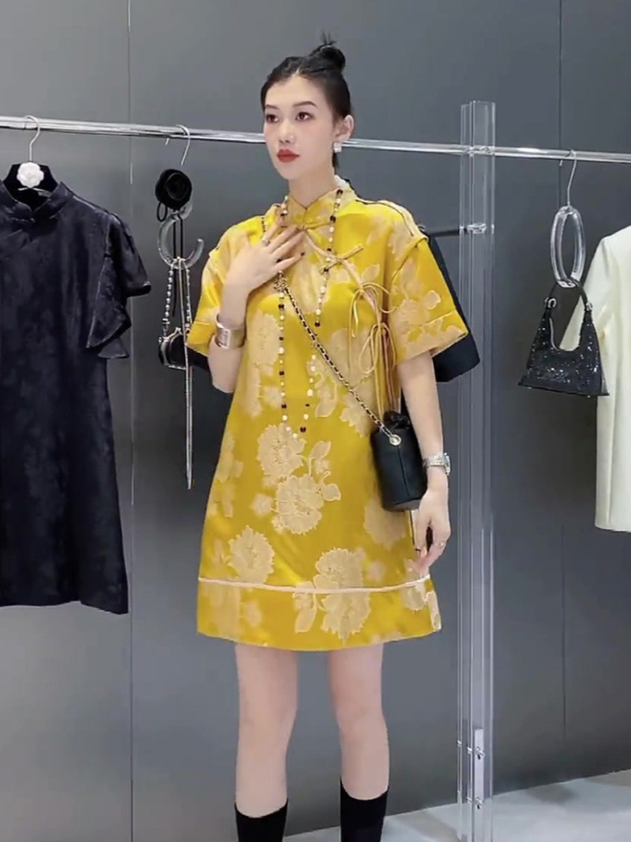 Váy sườn xám cách tân phong cách Trung Quốc mới, tay ngắn, thắt eo, dáng maxi, màu vàng — Màu vàng chi tiết 3
