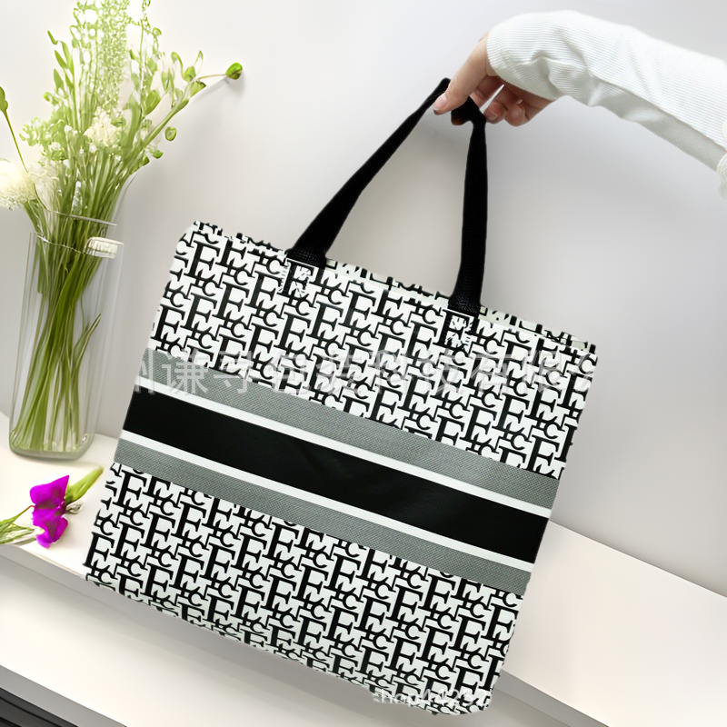 Spot non-woven coated portable clothing gift bag shopping bag promotional packaging bag non-woven bag printed logo