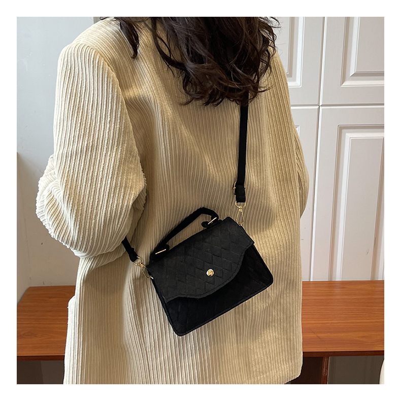 Women's Medium Felt Solid Color Streetwear Square Magnetic Buckle Crossbody Bag display picture 3