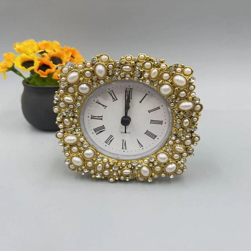 New European-style light luxury new Mini small clock creative clock living room home decoration model room mute wholesale