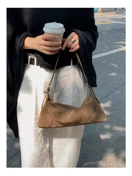 2025 Autumn and Winter New Retro Maillard Frosted Motorcycle Hot Girl Underarm Bag Women's Fashionable and Easiest for Match Shoulder Crossbody Bag