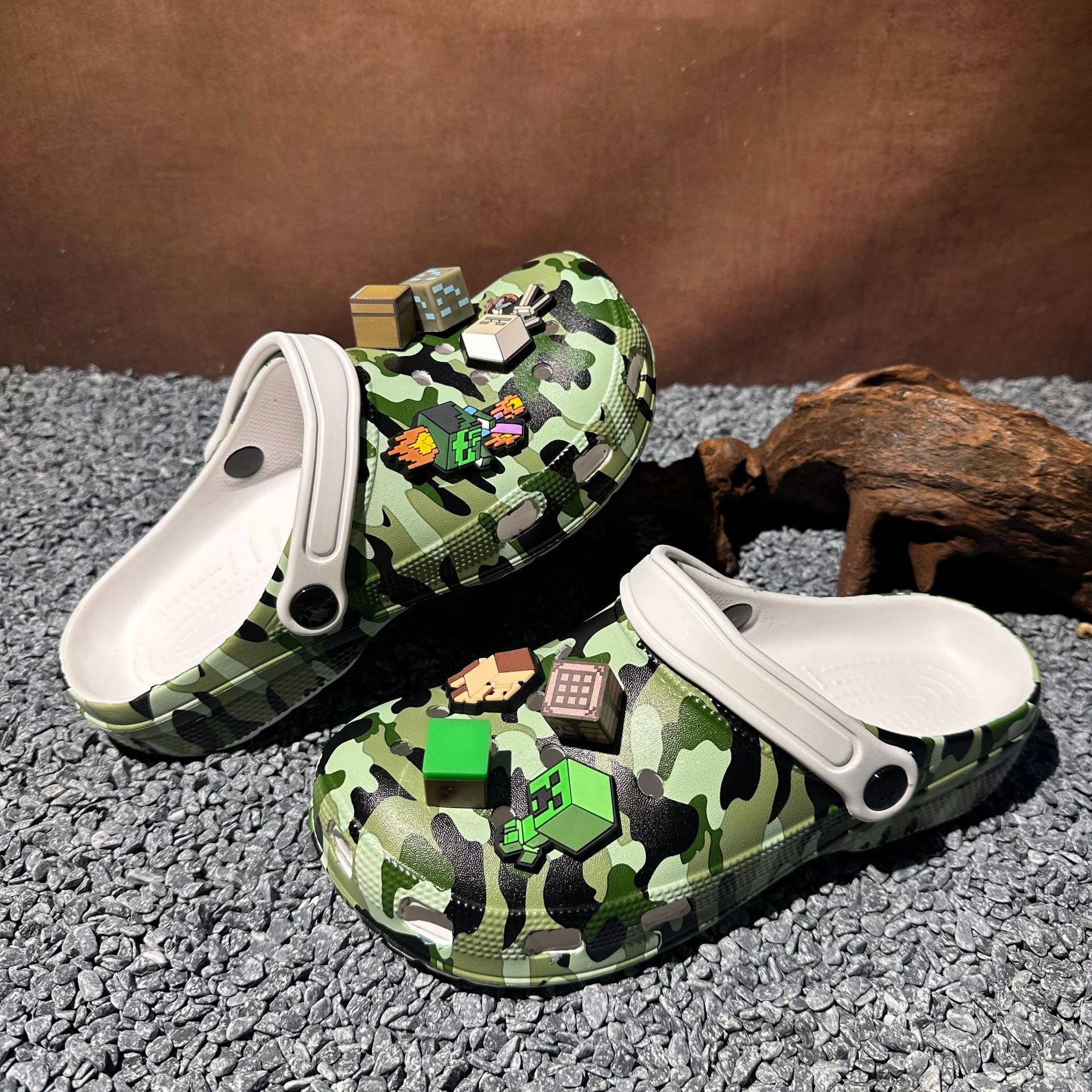 Nuevos zapatos de impresión de camuflaje transfronterizos, zapatos de agujero, zapatos de sandallas de pareja, zapatillas de moda para hombres y mujeres
